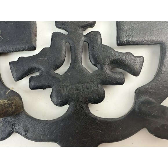 Vintage Wilton Cast Iron  Footed Trivets - Cherubs and‎ Birds Design - Set of 2 - Picture 8 of 8